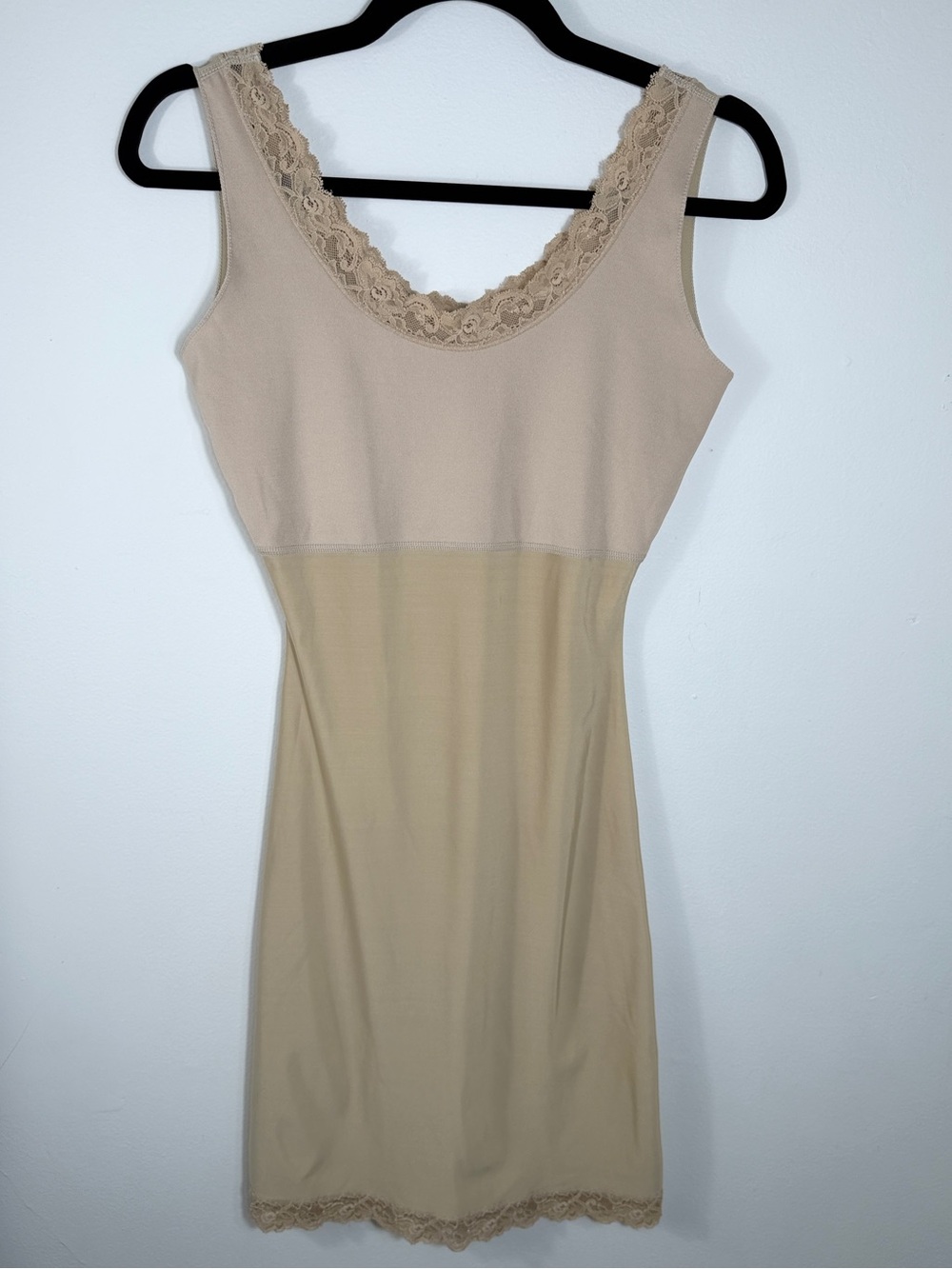 SPANX Tan Hide & Seek Full Slip Shapewear
Seamless Lace Trim Smoothing Dress